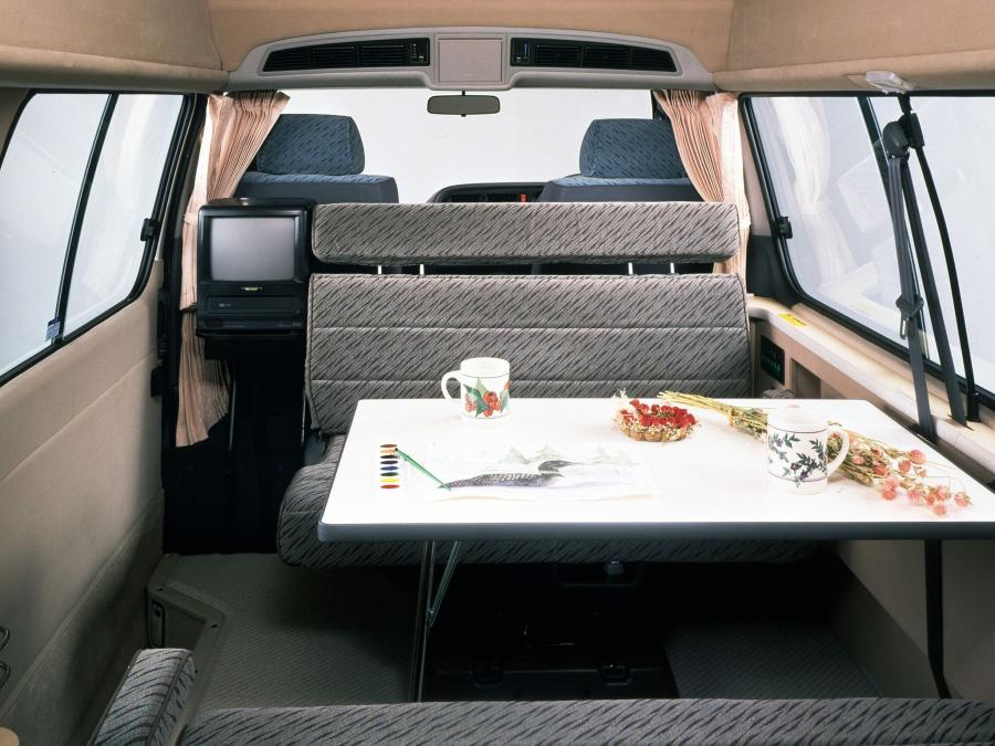  Toyota Hiace Cruising Cabin High Roof 1993 года  (фото 10 из 10)